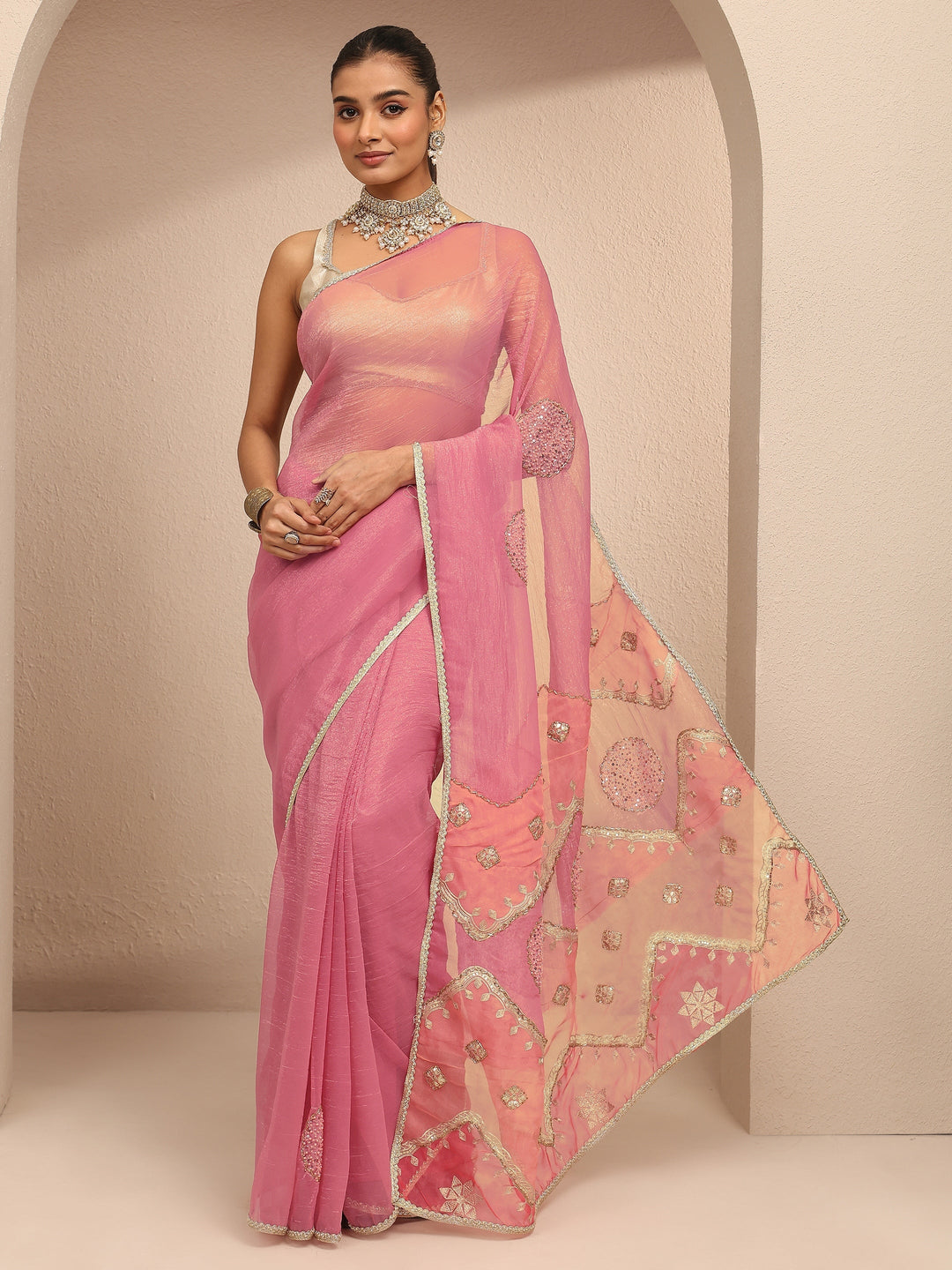Peach Embellished Silk Blend Saree With Unstitched Blouse Piece