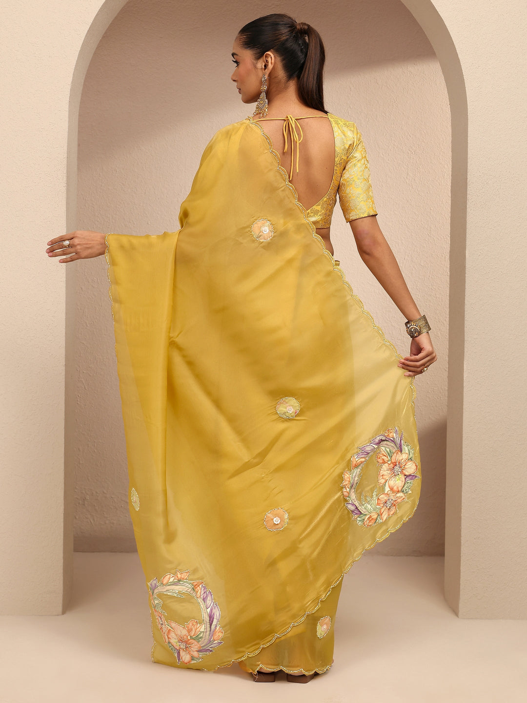 Mustard Embellished Silk Blend Saree With Unstitched Blouse Piece