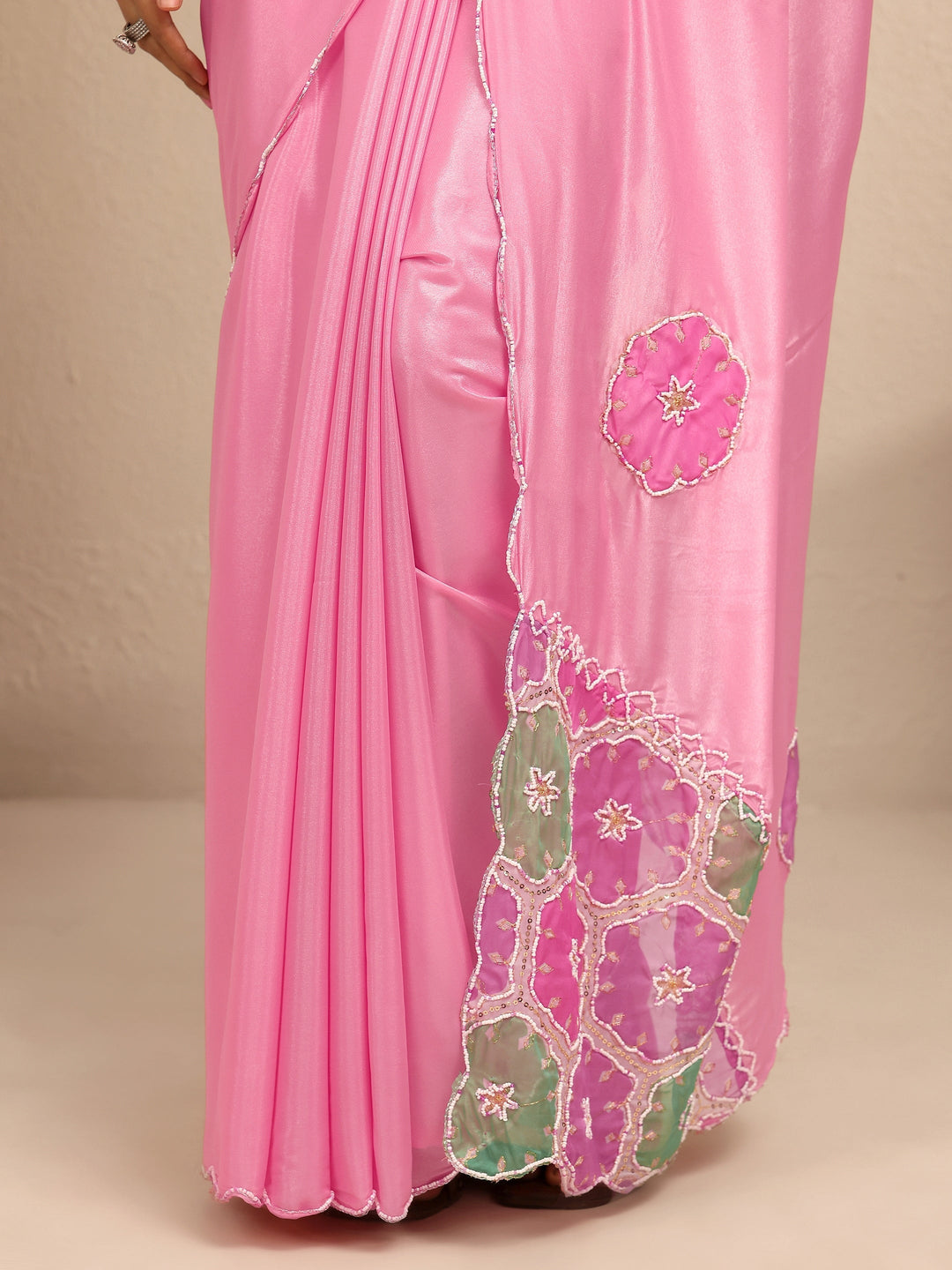 Pink Geometric Embellished Silk Blend Saree With Unstitched Blouse Piece