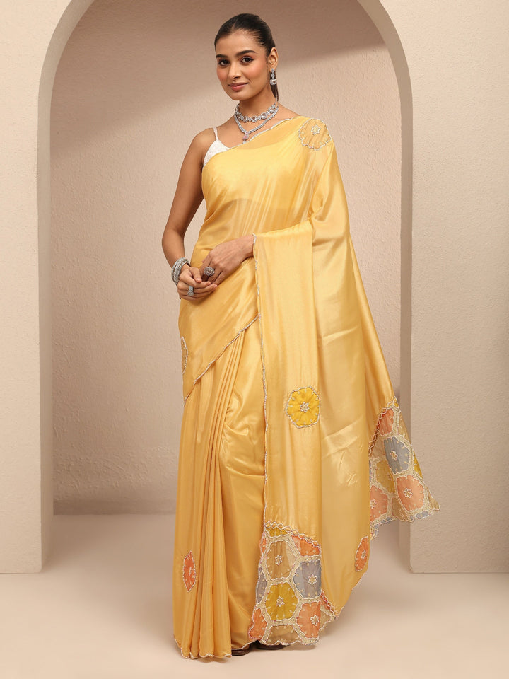 Yellow Geometric Embellished Silk Blend Saree With Unstitched Blouse Piece