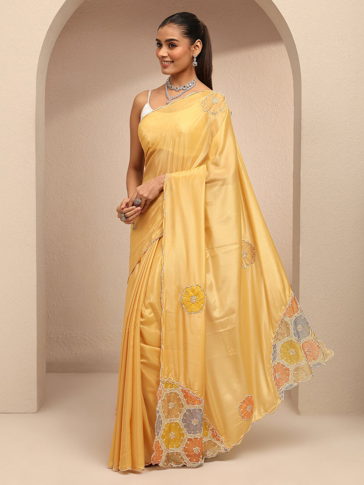 Yellow Geometric Embellished Silk Blend Saree With Unstitched Blouse Piece