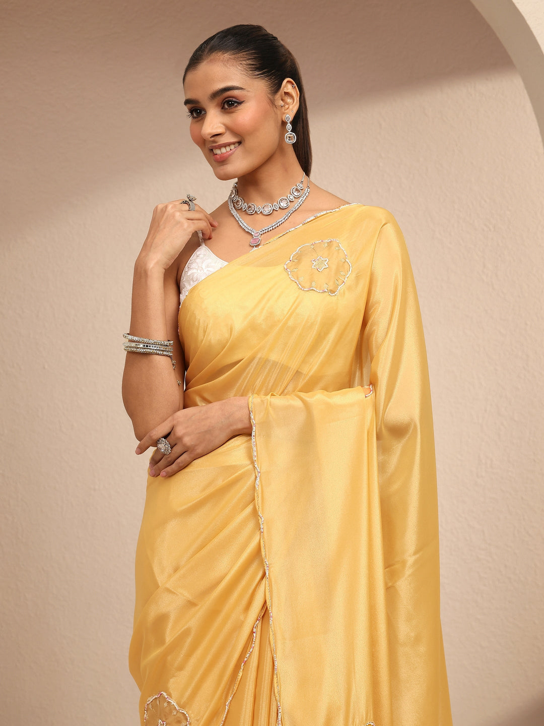 Yellow Geometric Embellished Silk Blend Saree With Unstitched Blouse Piece
