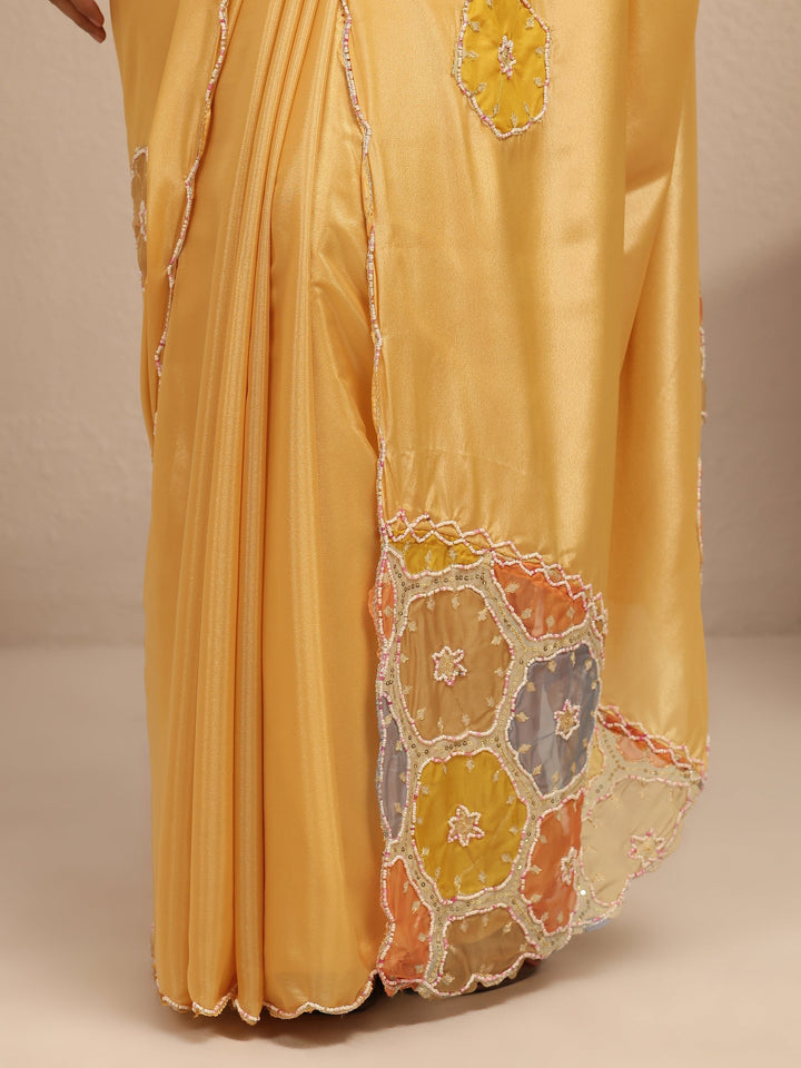 Yellow Geometric Embellished Silk Blend Saree With Unstitched Blouse Piece