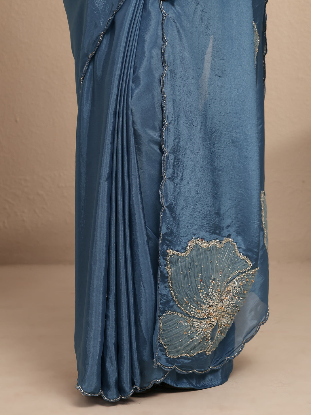 Blue Embellished Silk Blend Saree With Unstitched Blouse Piece