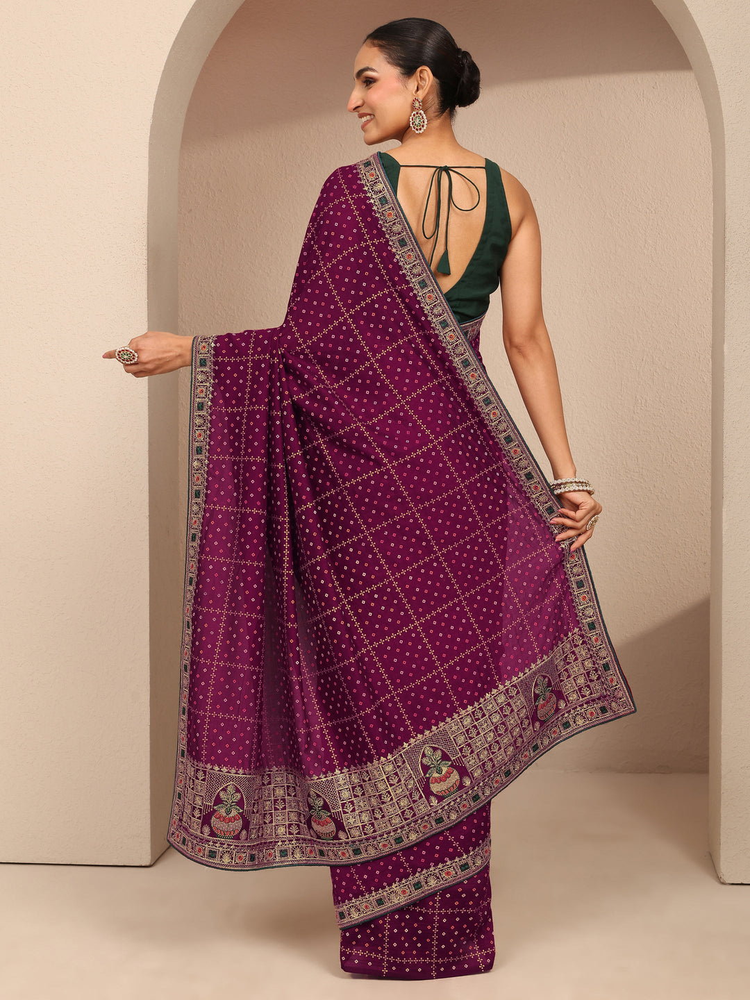 Maroon Bandhani Printed Silk Blend Saree With Unstitched Blouse Piece