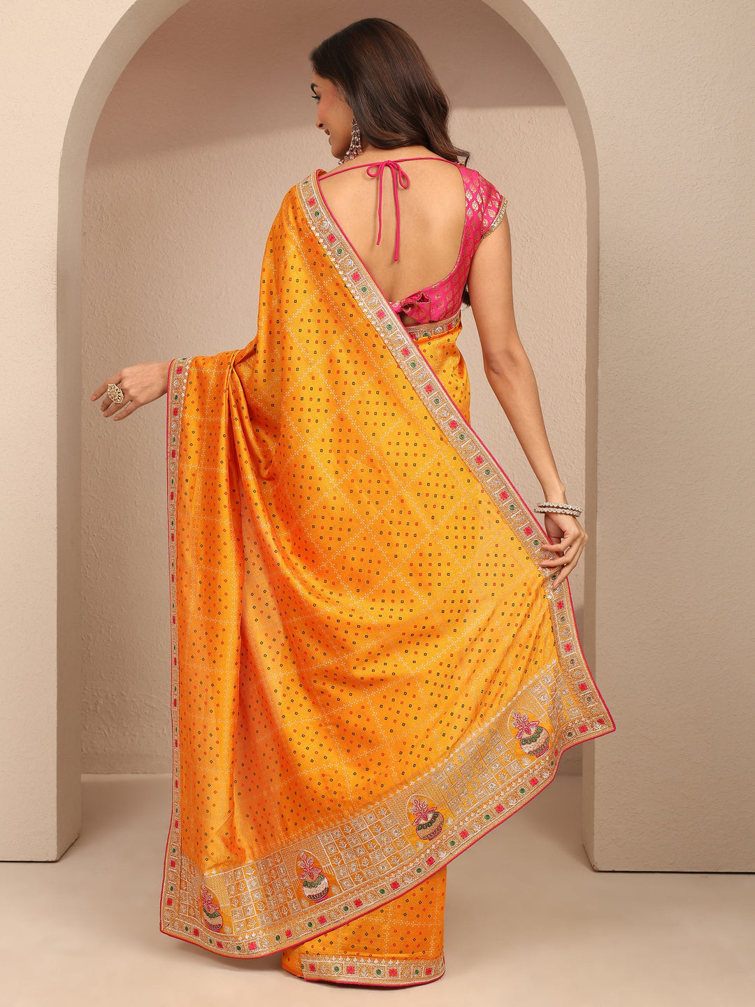 Mustard Bandhani Printed Silk Blend Saree With Unstitched Blouse Piece