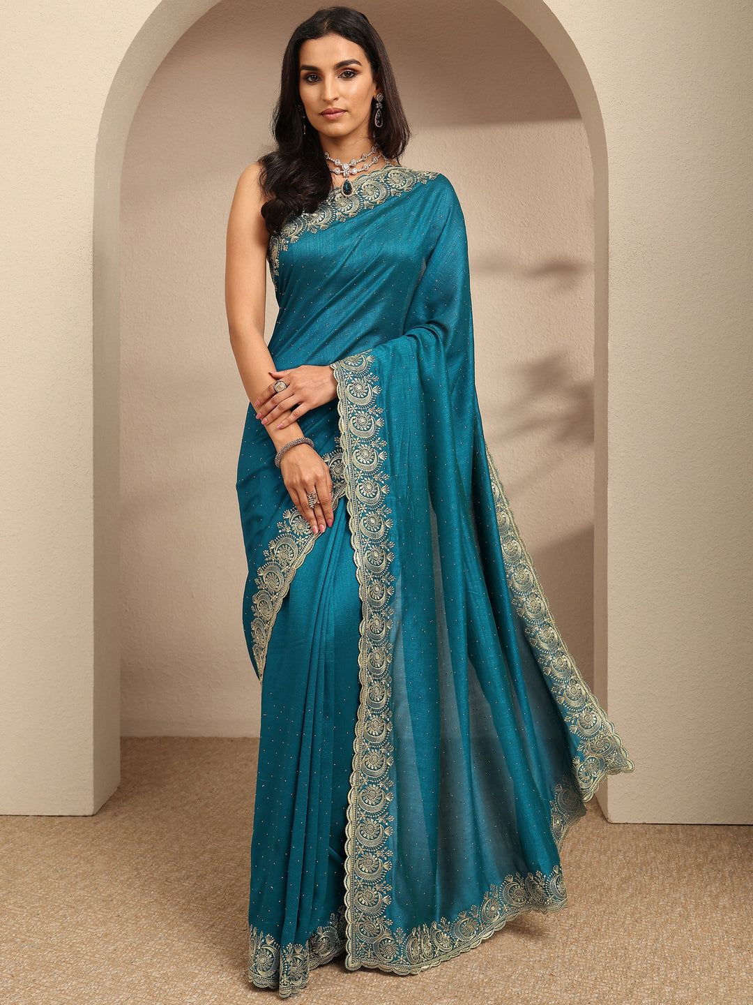 Teal Embellished Silk Blend Saree With Unstitched Blouse Piece