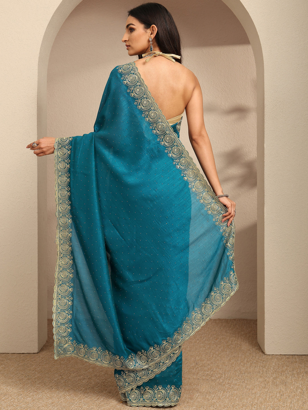 Teal Embellished Silk Blend Saree With Unstitched Blouse Piece