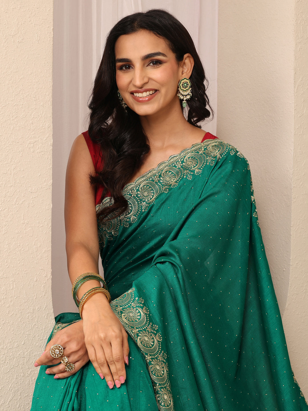 Green Embellished Silk Blend Saree With Unstitched Blouse Piece