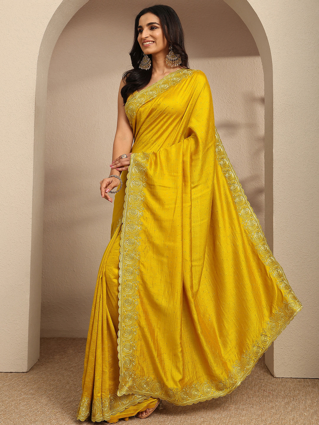 Mustard Embellished Silk Blend Saree With Unstitched Blouse Piece