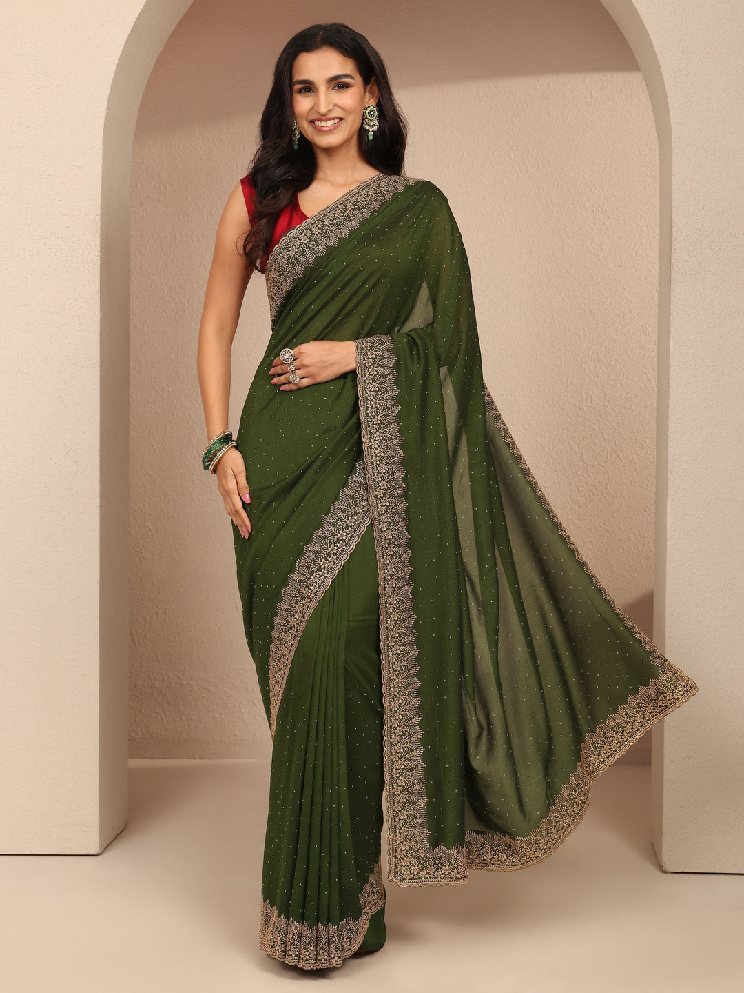 Green Embellished Silk Blend Saree With Unstitched Blouse Piece