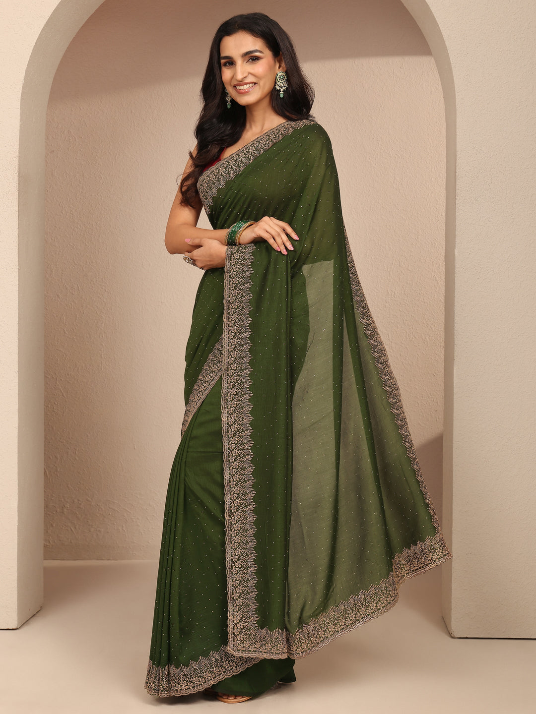 Green Embellished Silk Blend Saree With Unstitched Blouse Piece