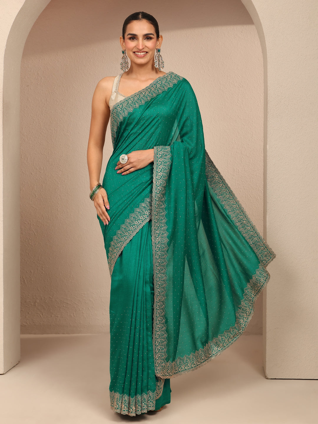 Green Embellished Silk Blend Saree With Unstitched Blouse Piece