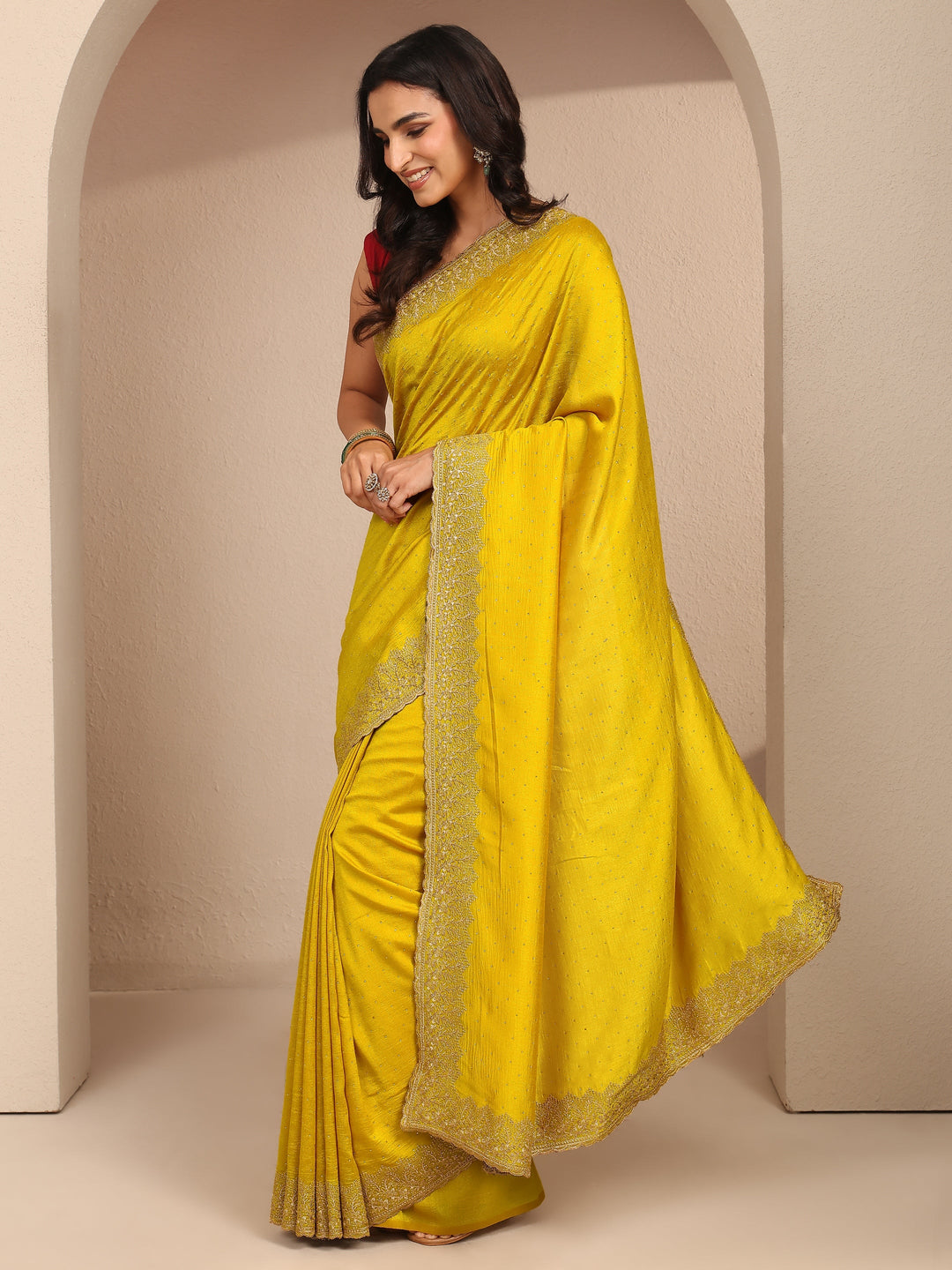 Mustard Embellished Silk Blend Saree With Unstitched Blouse Piece