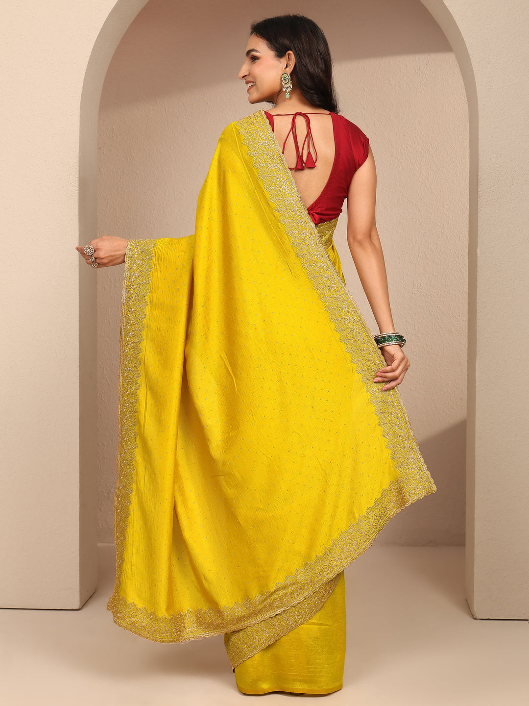 Mustard Embellished Silk Blend Saree With Unstitched Blouse Piece
