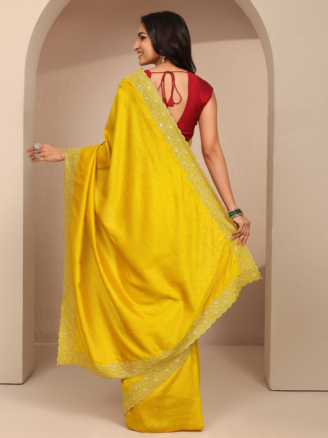 Mustard Embellished Silk Blend Saree With Unstitched Blouse Piece