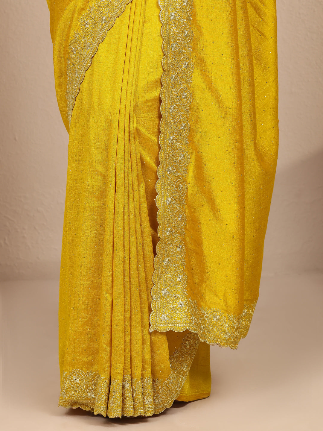 Mustard Embellished Silk Blend Saree With Unstitched Blouse Piece