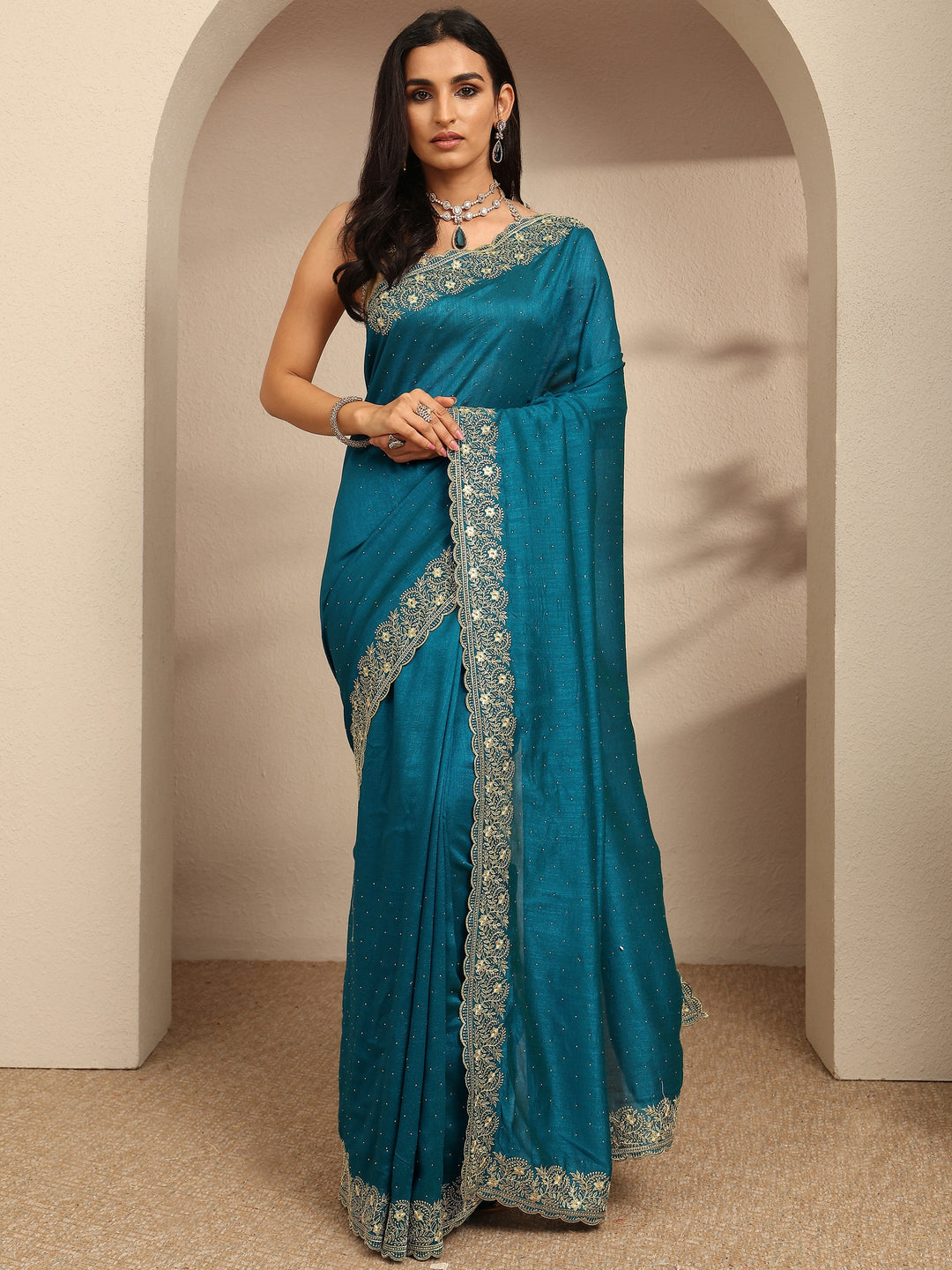 Blue Embellished Silk Blend Saree With Unstitched Blouse Piece