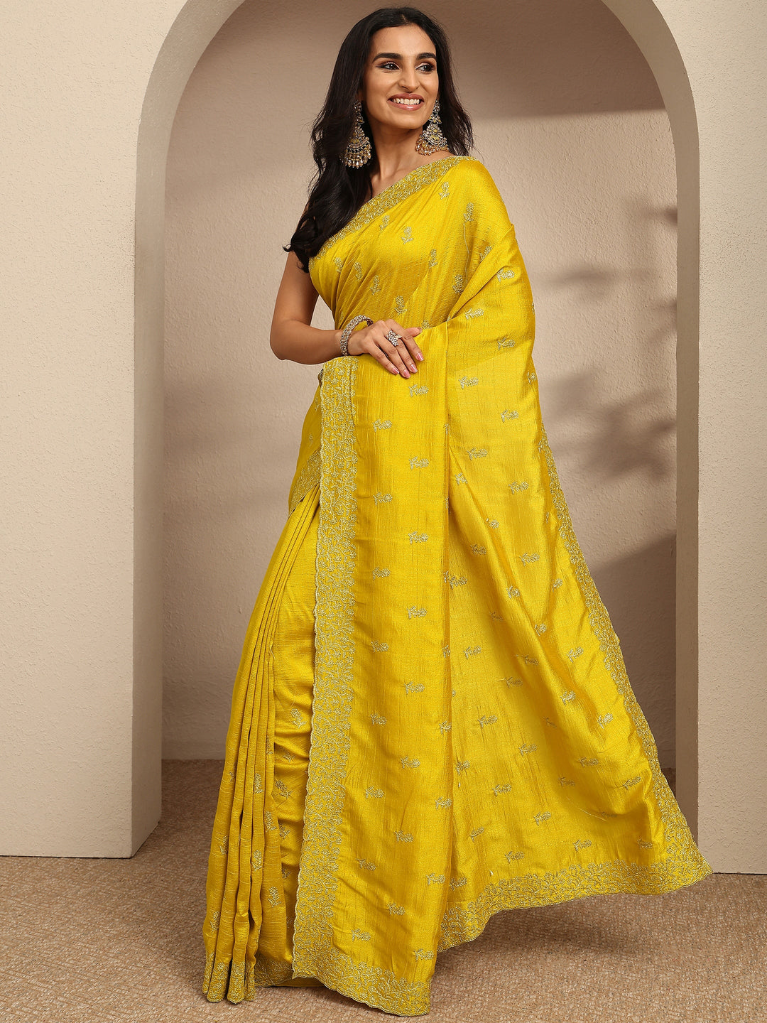 Mustard Embellished Silk Blend Saree With Unstitched Blouse Piece