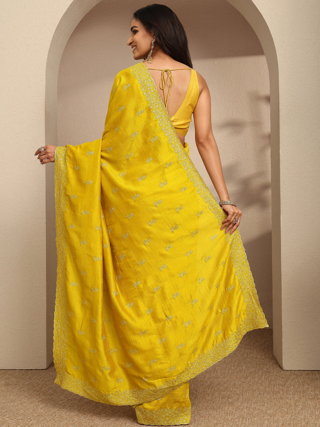 Mustard Embellished Silk Blend Saree With Unstitched Blouse Piece