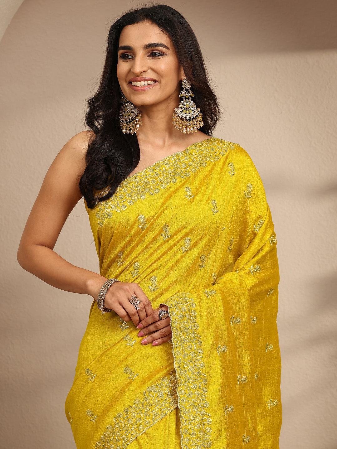 Mustard Embellished Silk Blend Saree With Unstitched Blouse Piece