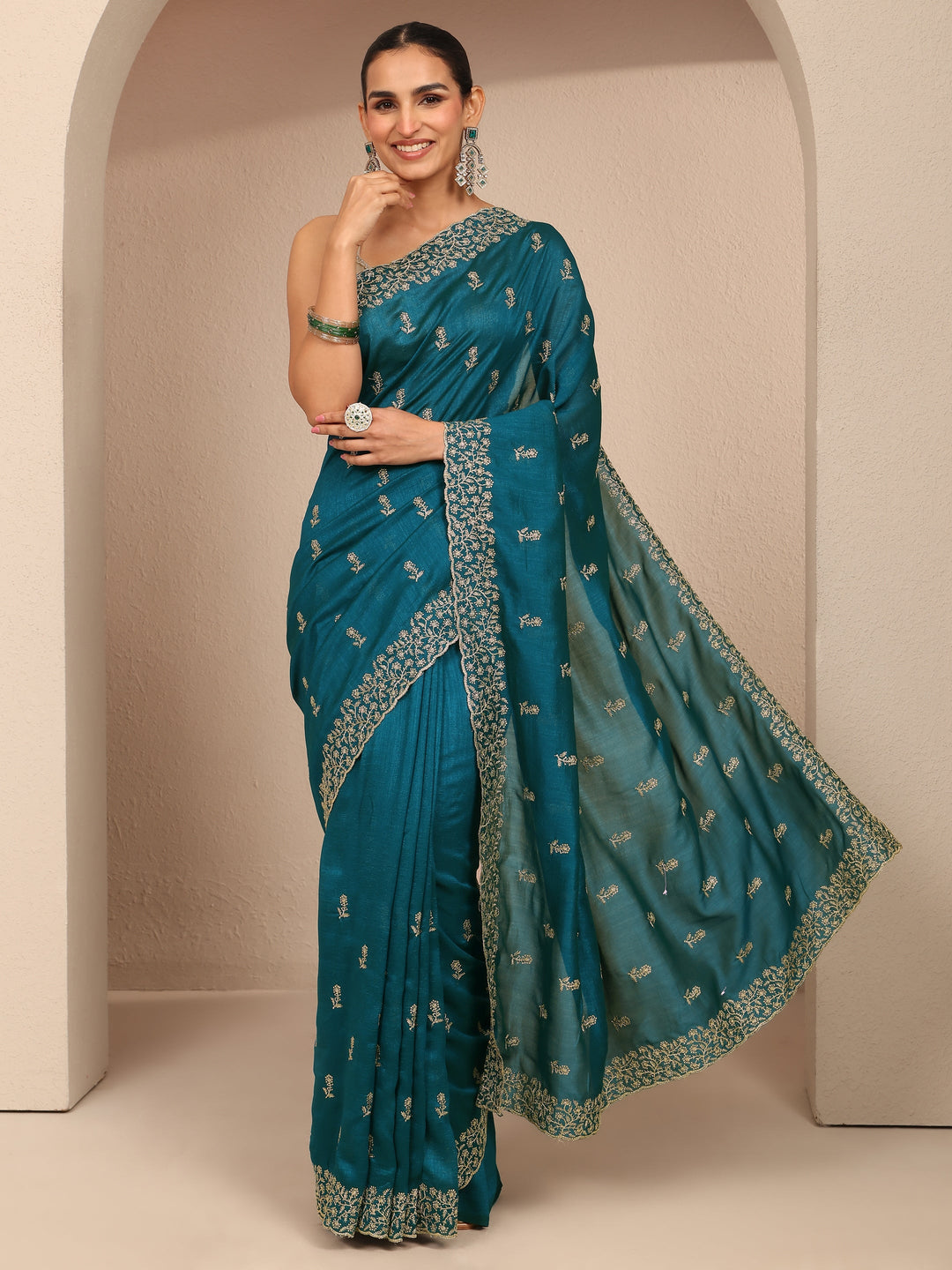 Teal Embellished Silk Blend Saree With Unstitched Blouse Piece