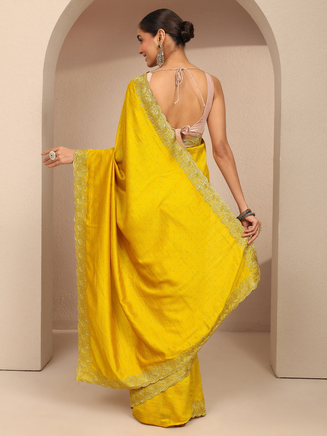 Mustard Embellished Silk Blend Saree With Unstitched Blouse Piece