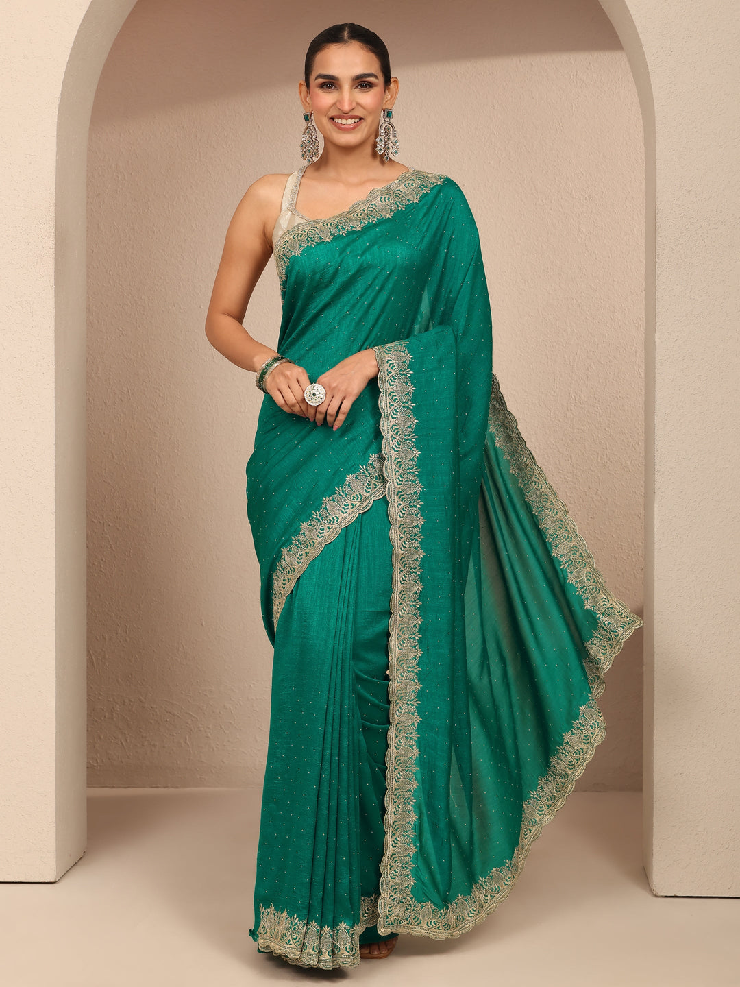 Green Embellished Silk Blend Saree With Unstitched Blouse Piece