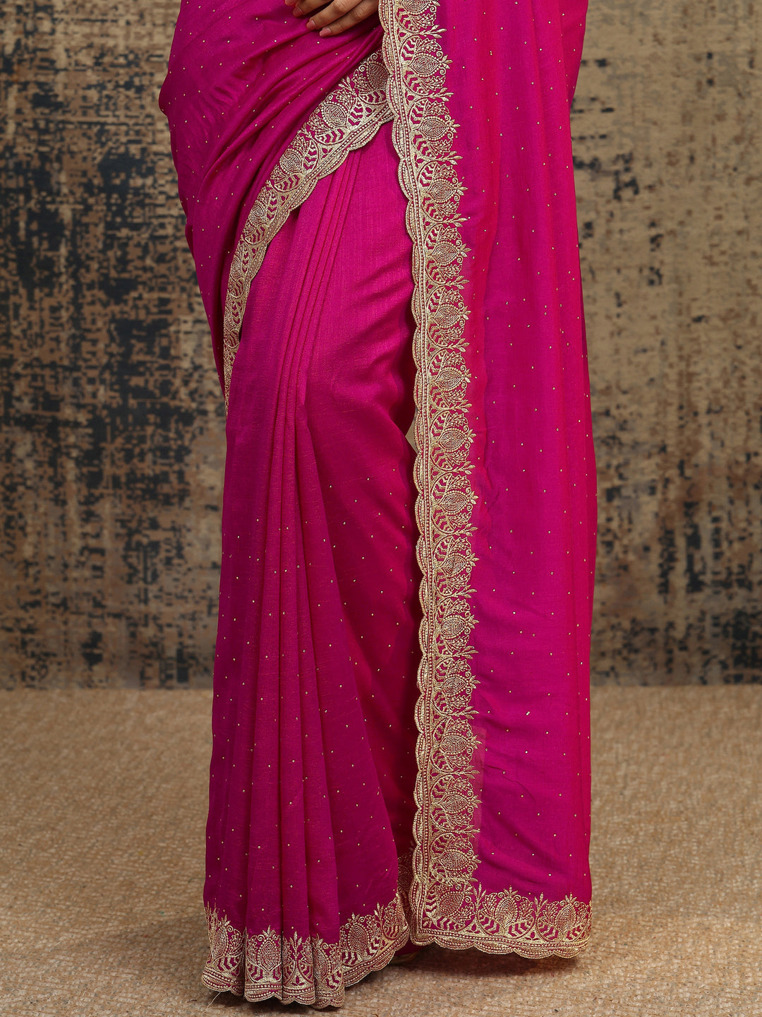 Pink Embellished Silk Blend Saree With Unstitched Blouse Piece