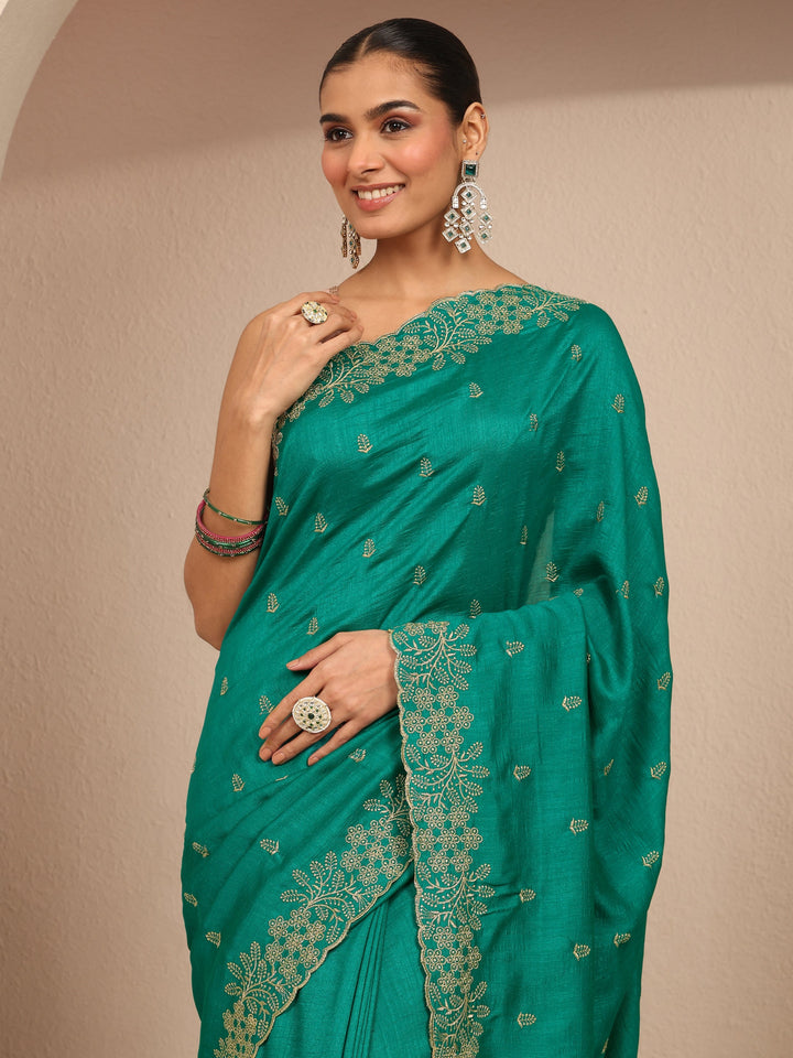Green Embroidered Silk Blend Saree With Unstitched Blouse Piece