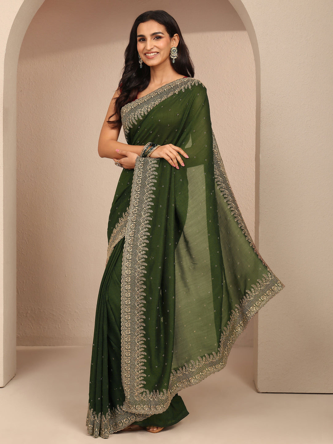 Green Embellished Silk Blend Saree With Unstitched Blouse Piece