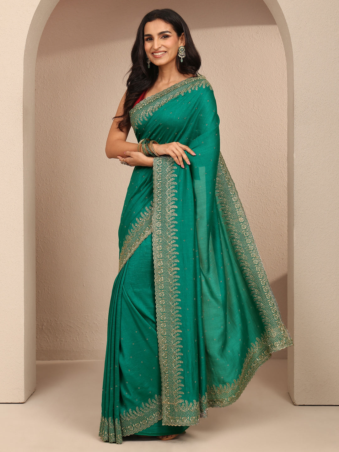 Green Embellished Silk Blend Saree With Unstitched Blouse Piece