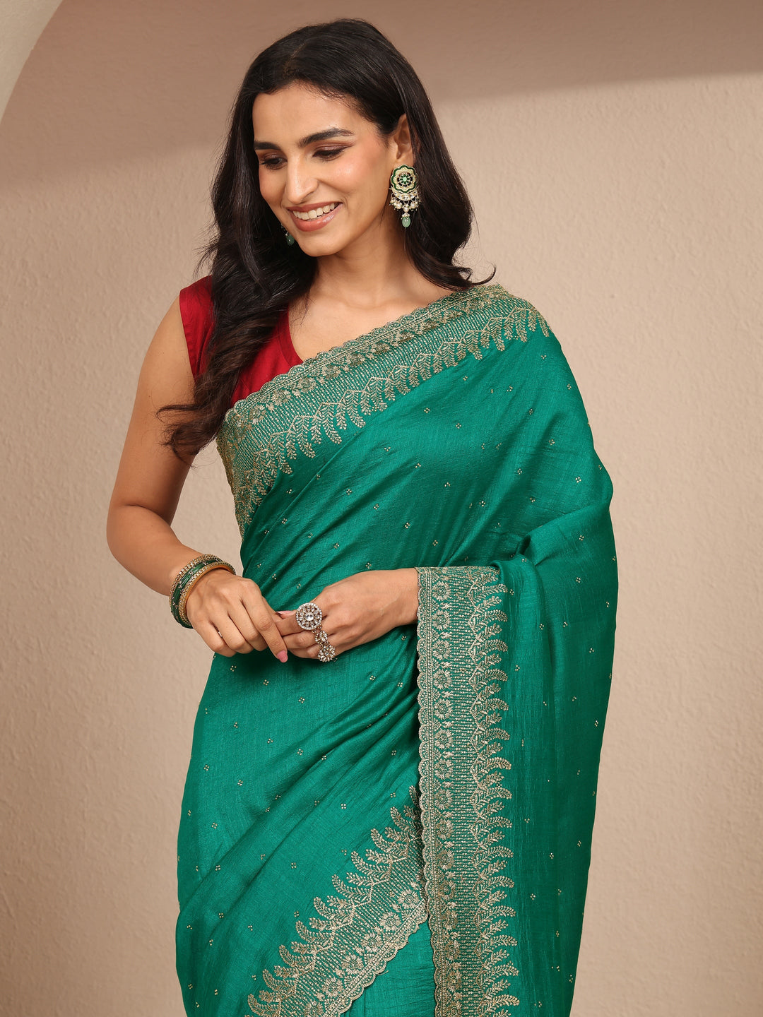 Green Embellished Silk Blend Saree With Unstitched Blouse Piece