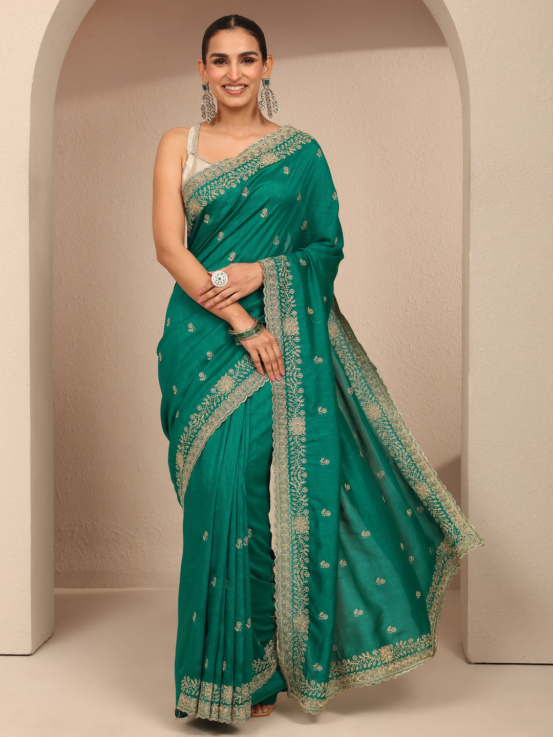 Green Embroidered Silk Blend Saree With Unstitched Blouse Piece