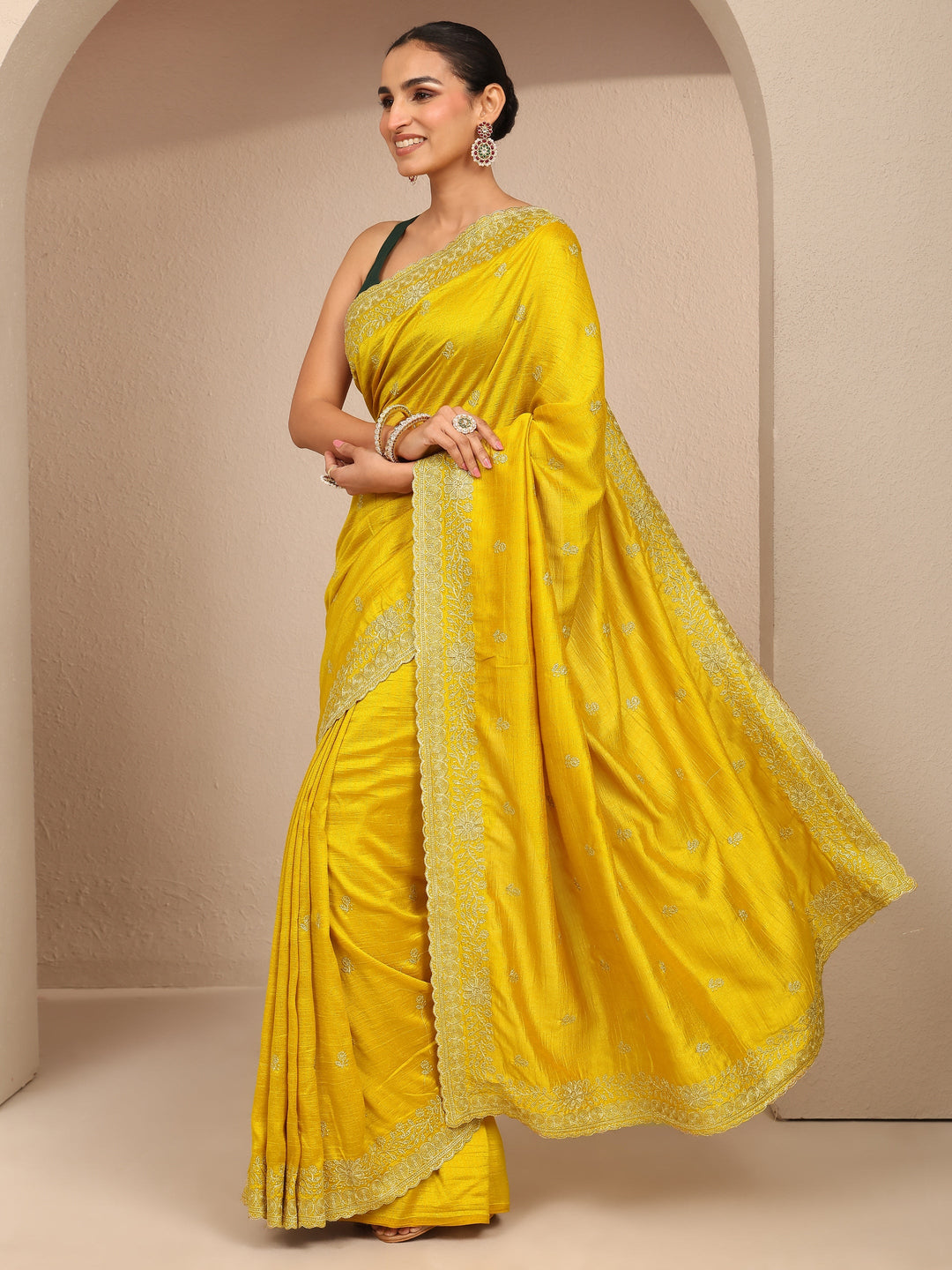 Mustard Embroidered Silk Blend Saree With Unstitched Blouse Piece
