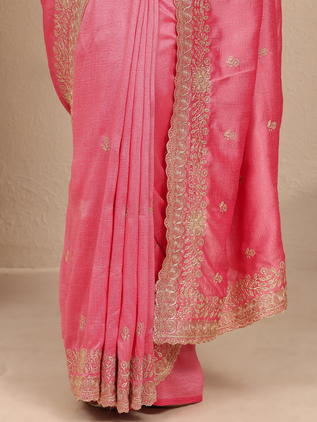 Coral Embroidered Silk Blend Saree With Unstitched Blouse Piece