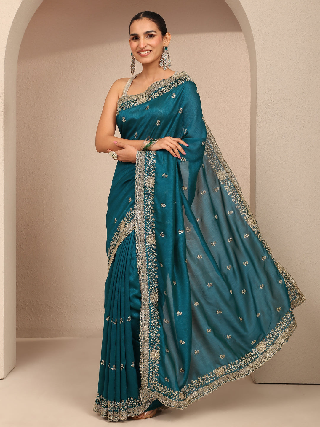 Teal Embroidered Silk Blend Saree With Unstitched Blouse Piece
