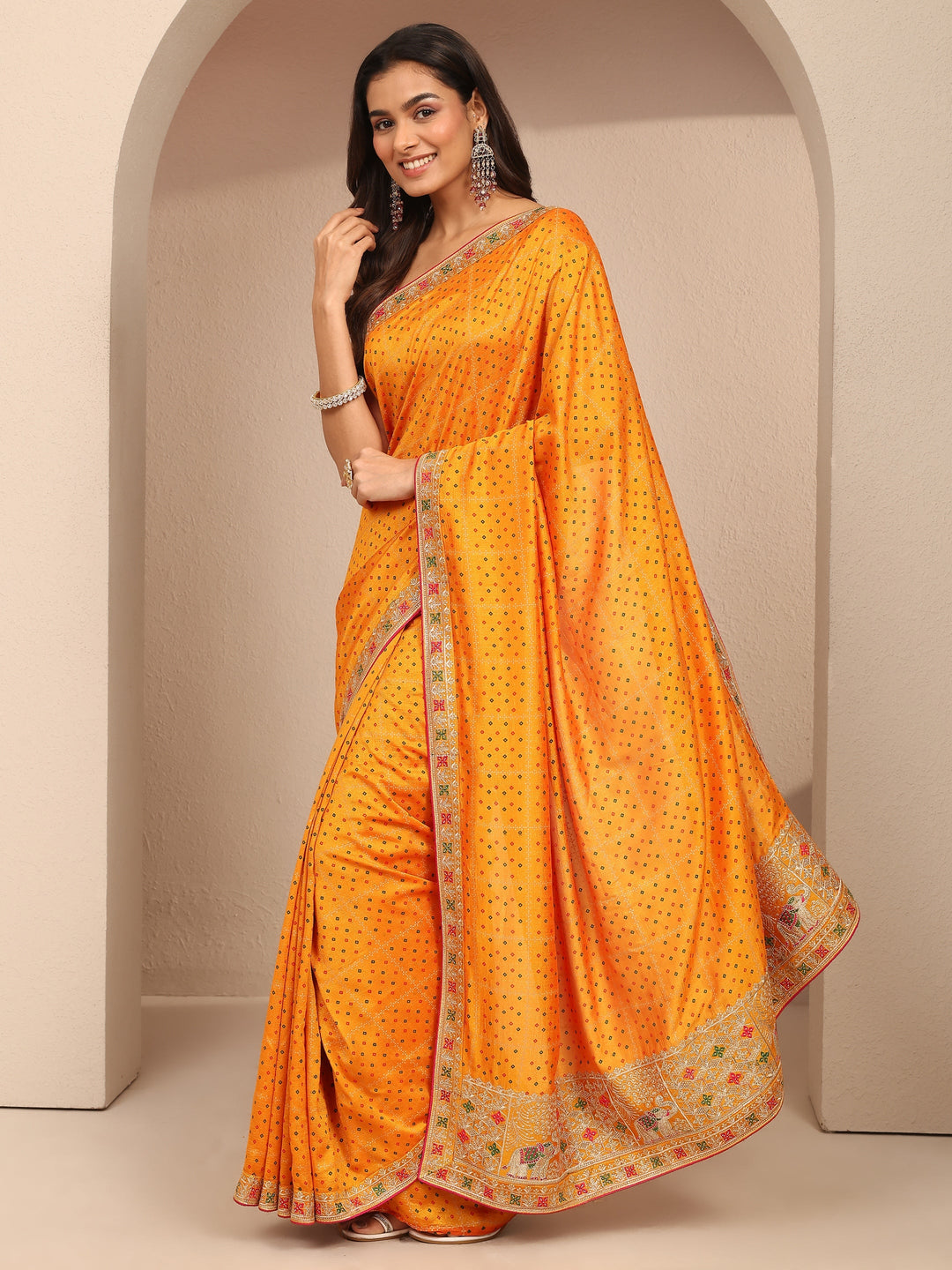 Mustard Bandhani Printed Silk Blend Saree With Unstitched Blouse Piece