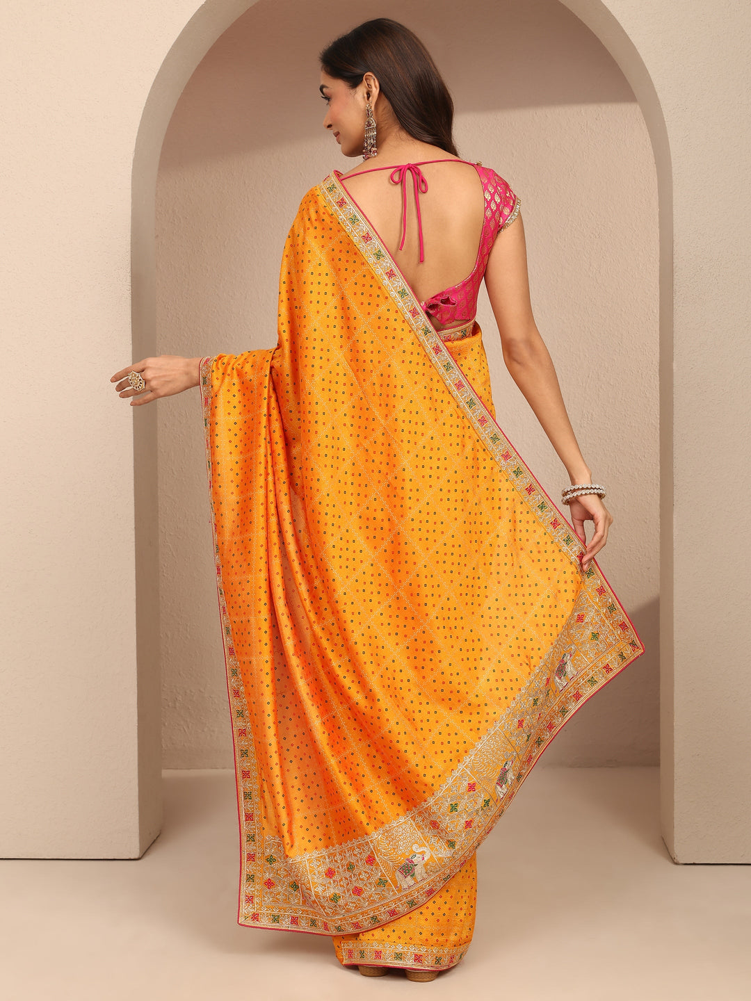 Mustard Bandhani Printed Silk Blend Saree With Unstitched Blouse Piece