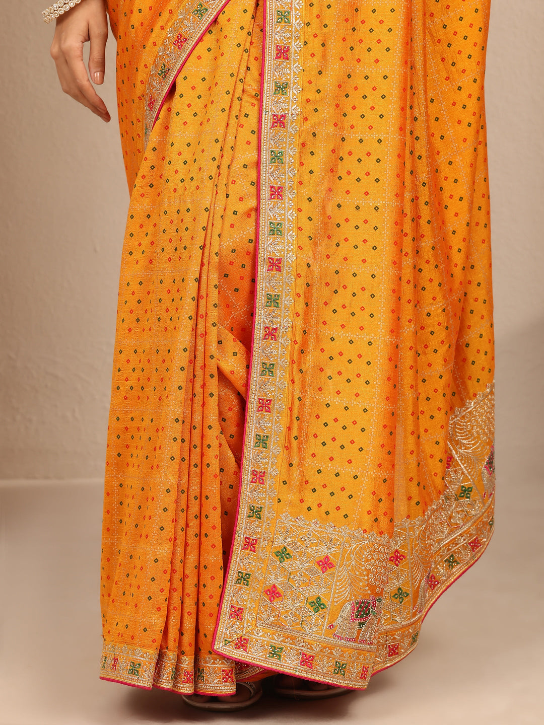 Mustard Bandhani Printed Silk Blend Saree With Unstitched Blouse Piece