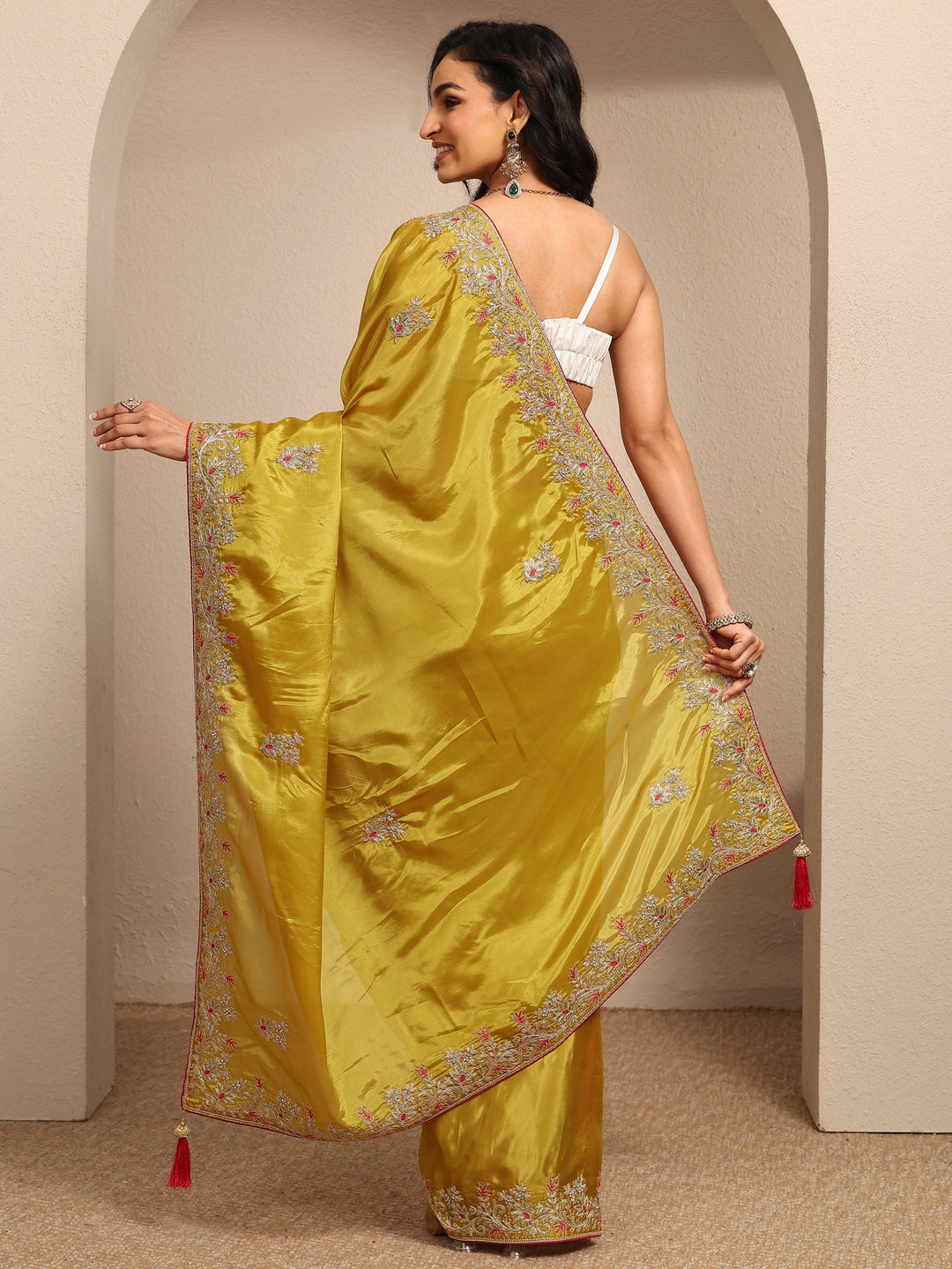 Mustard Embroidered Silk Blend Saree With Unstitched Blouse Piece