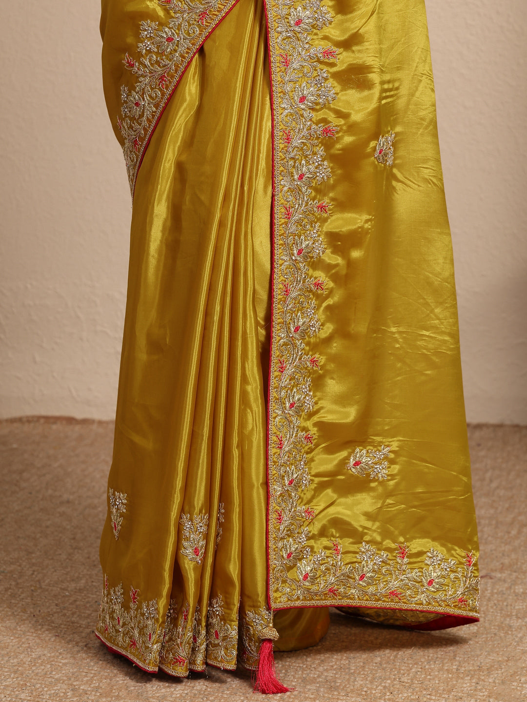 Mustard Embroidered Silk Blend Saree With Unstitched Blouse Piece