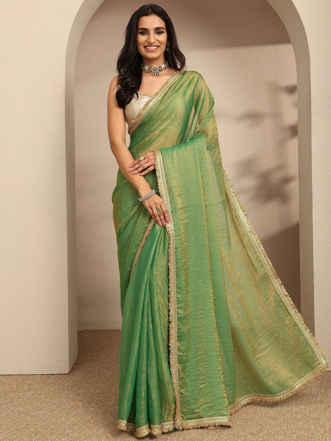 Green Embellished Silk Blend Saree With Unstitched Blouse Piece