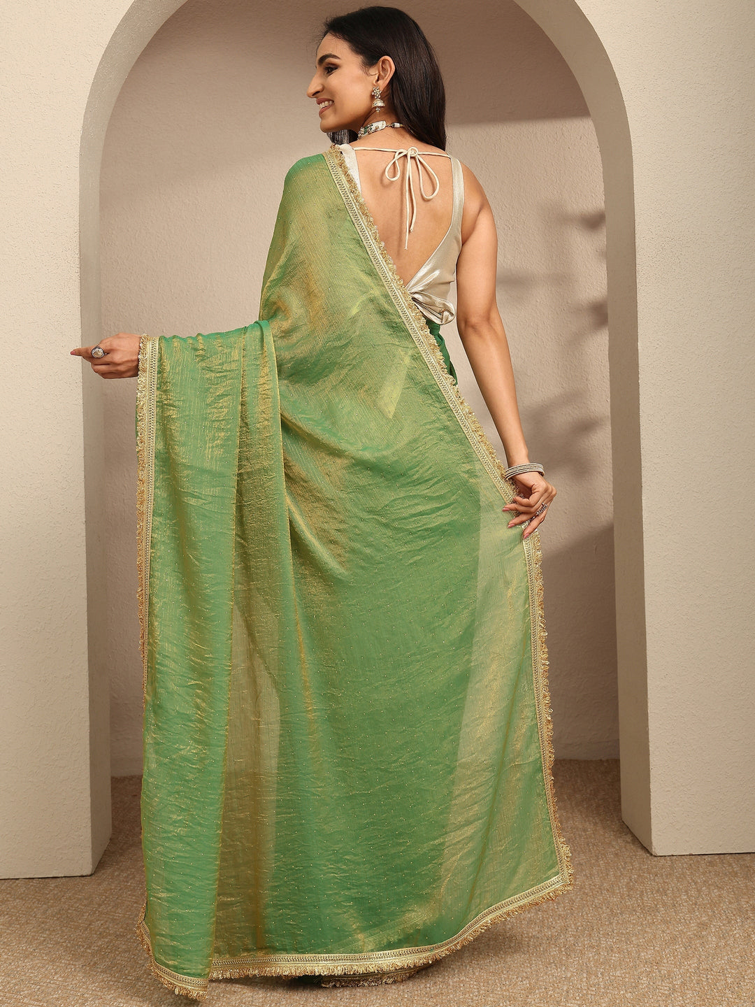 Green Embellished Silk Blend Saree With Unstitched Blouse Piece