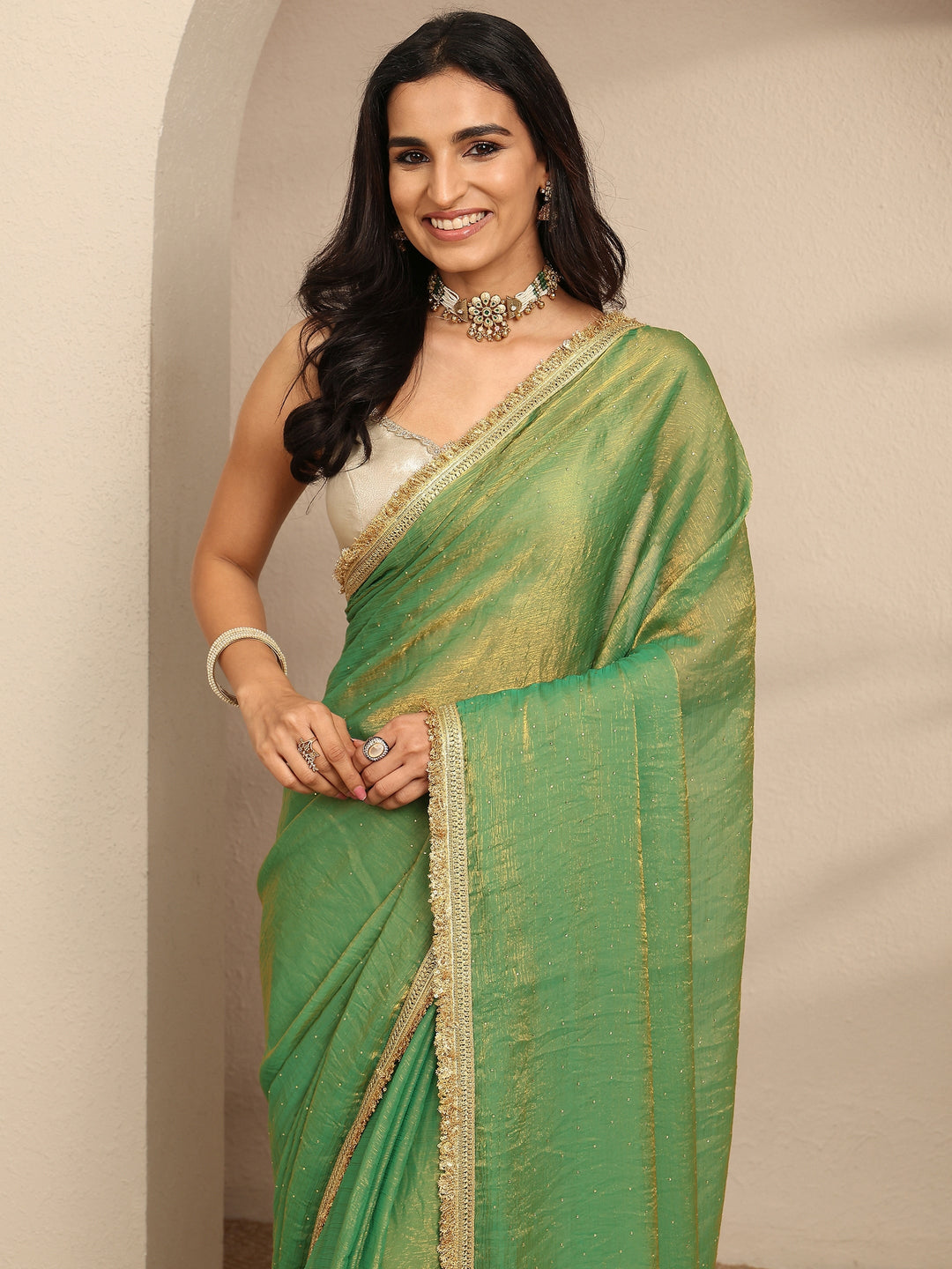 Green Embellished Silk Blend Saree With Unstitched Blouse Piece