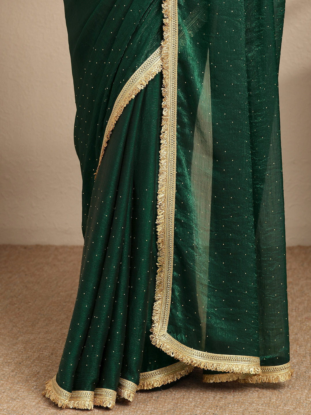 Green Embellished Silk Blend Saree With Unstitched Blouse Piece