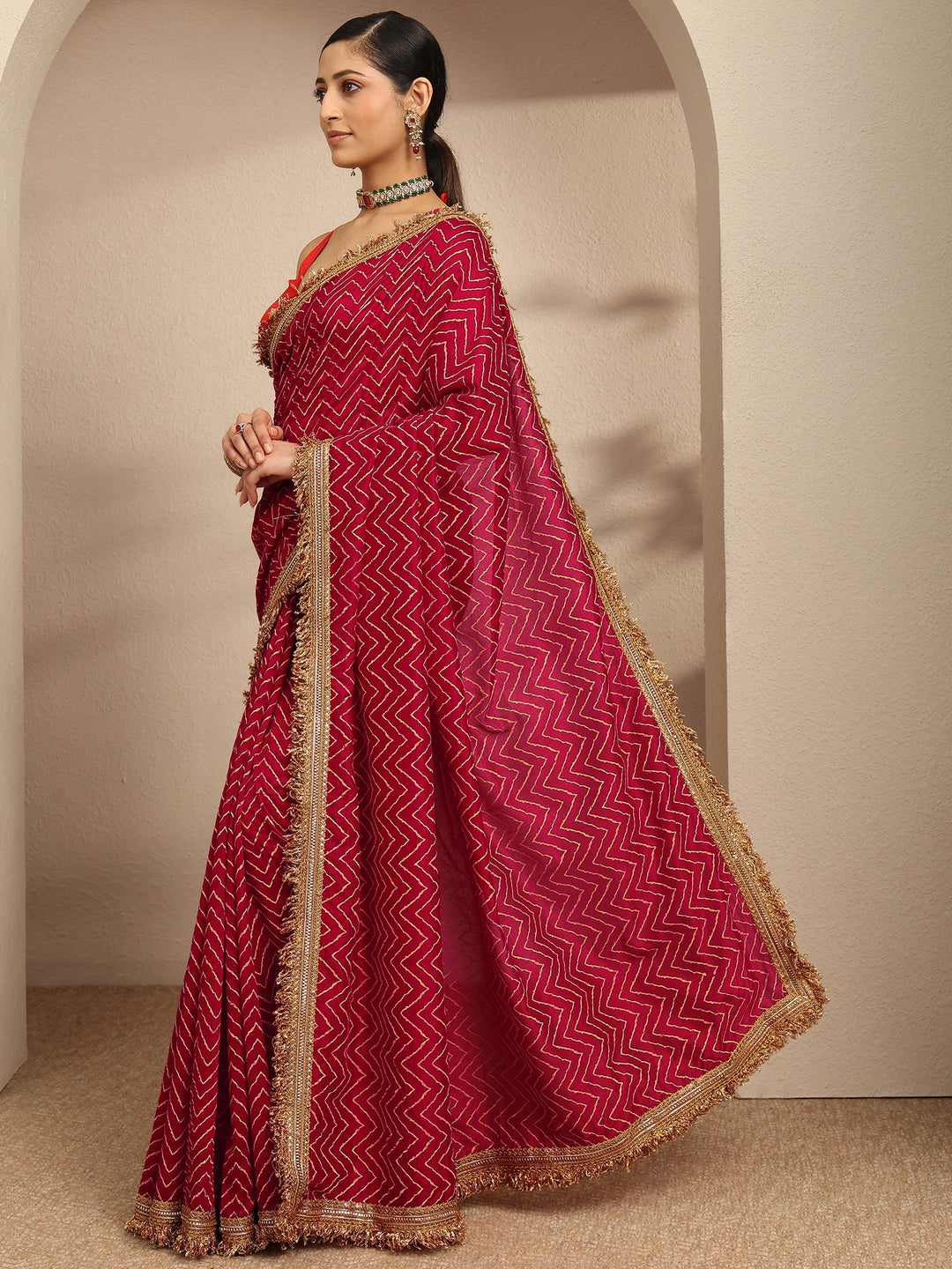 Pink Chevron Printed Silk Blend Saree With Unstitched Blouse Piece