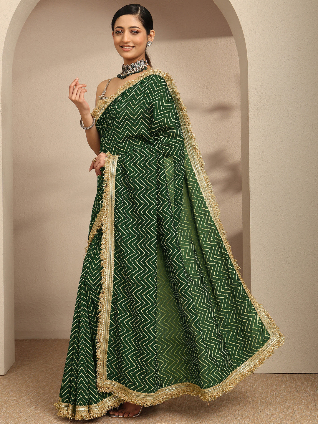 Green Chevron Printed Silk Blend Saree With Unstitched Blouse Piece