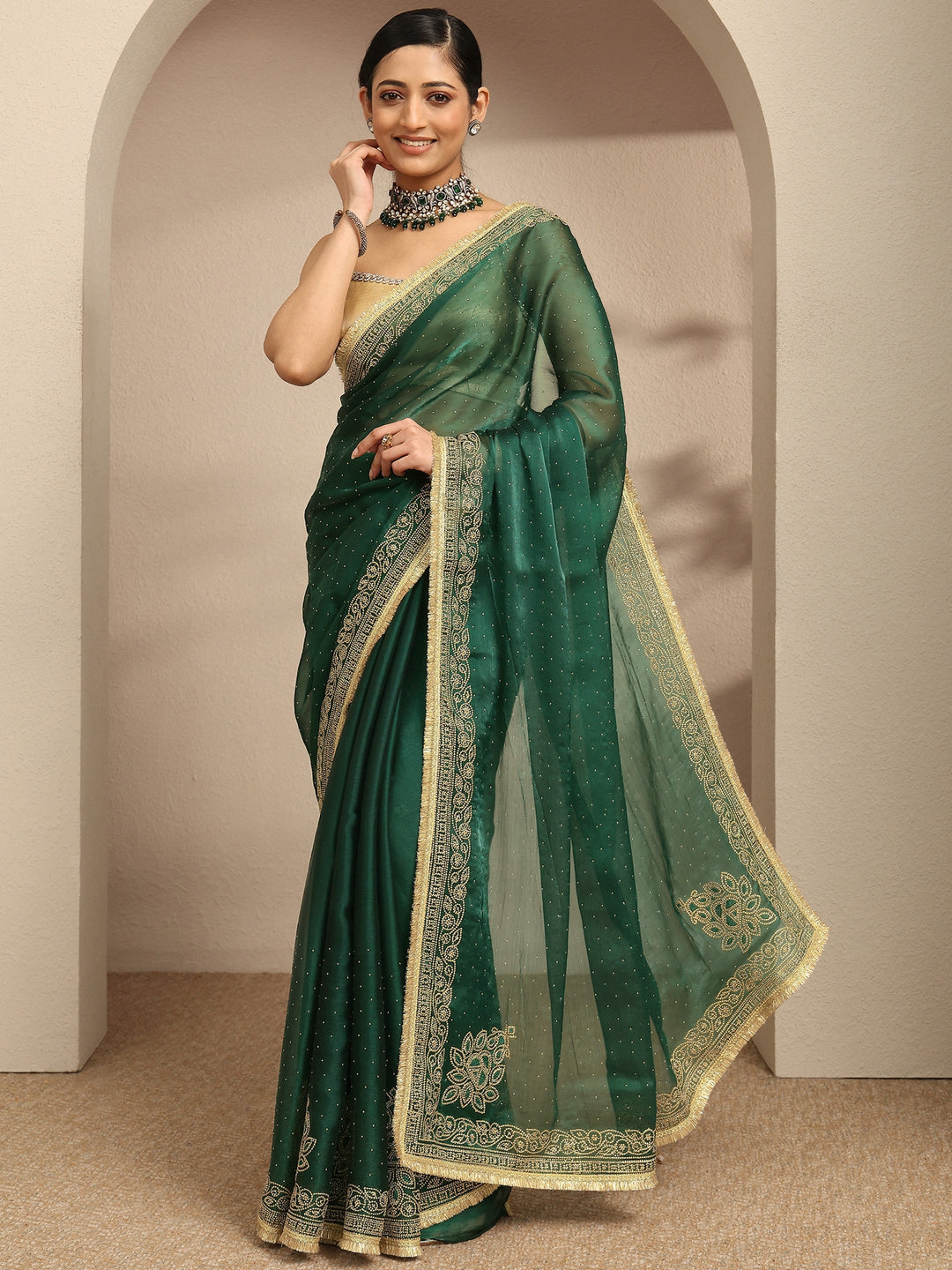 Green Embellished Silk Blend Saree With Unstitched Blouse Piece