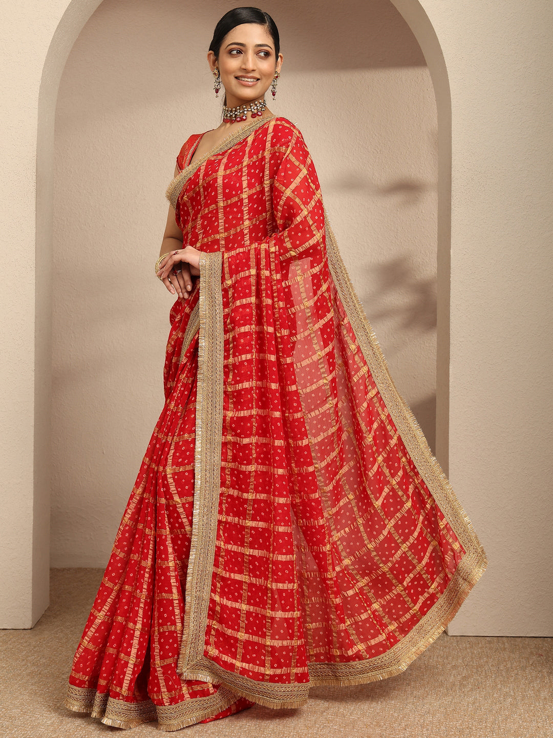 Red Bandhani Printed Silk Blend Saree With Unstitched Blouse Piece